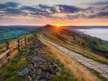 Sun rise on the Great ridge a classic walk in the peak District from mam Tor to Lose hill.